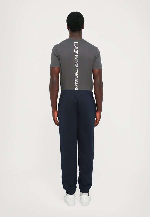 EA7 Emporio Armani TRAIN VISIBILITY