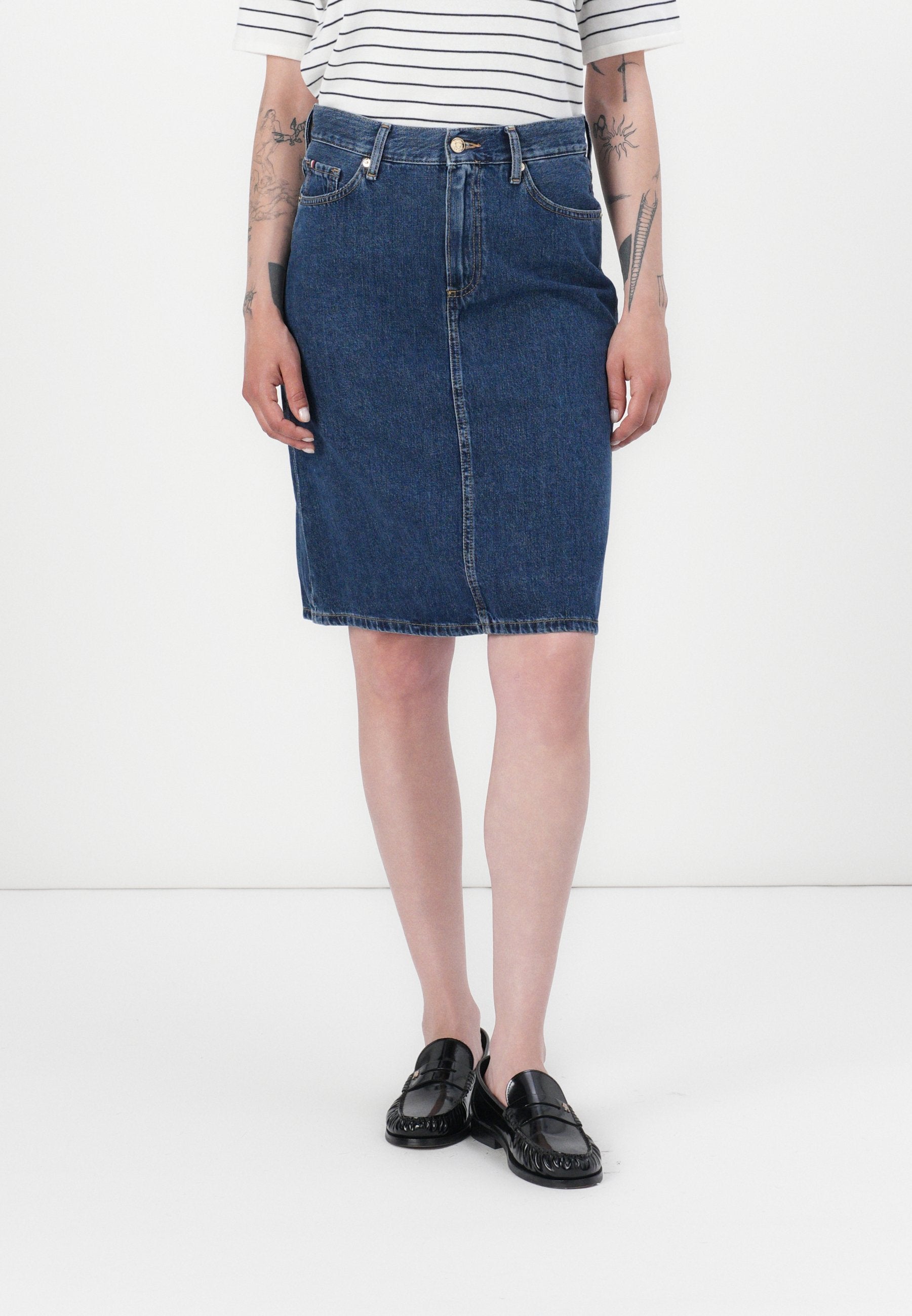 STRAIGHT KNEE SKIRT Media 3
