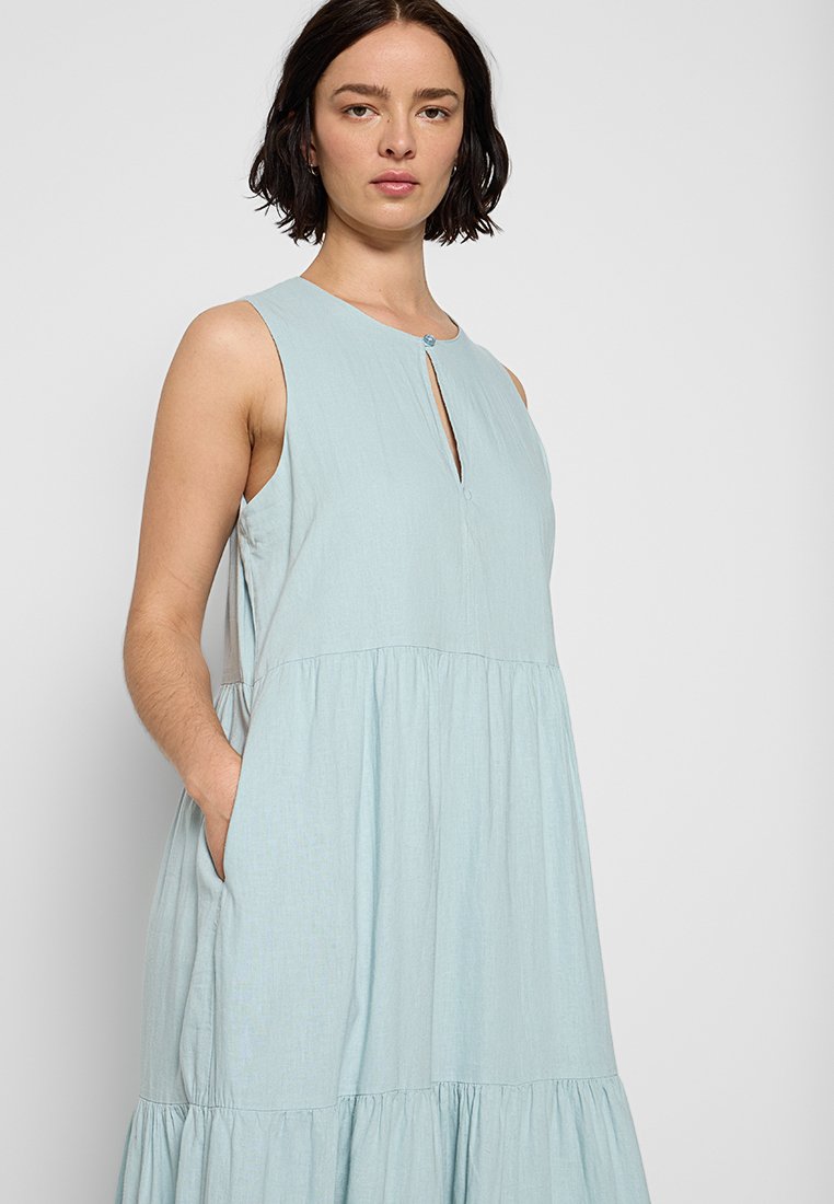 DKNY