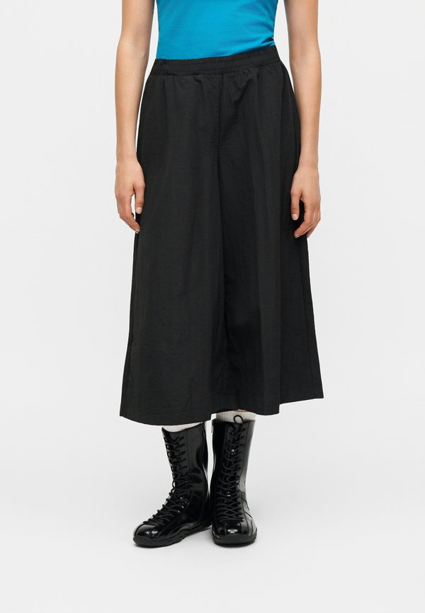 Vero Moda Petite VMTORI WIDE CULOTTE PANT - Trousers - black