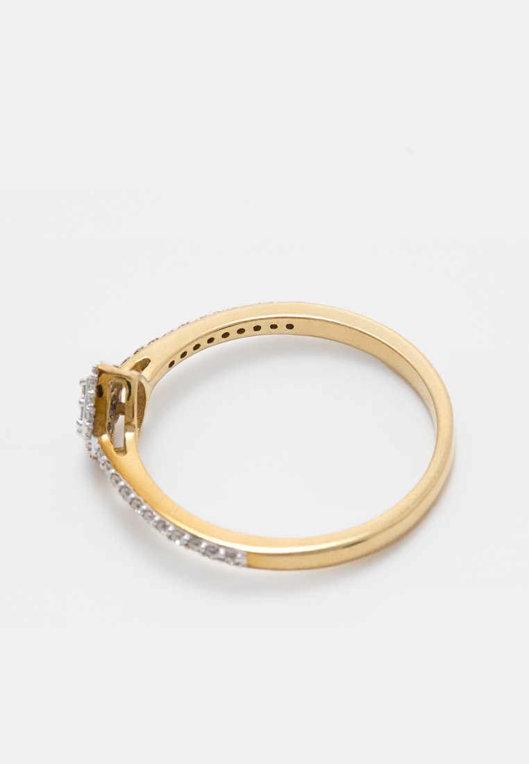Revoni 0.18 CT DIAMOND