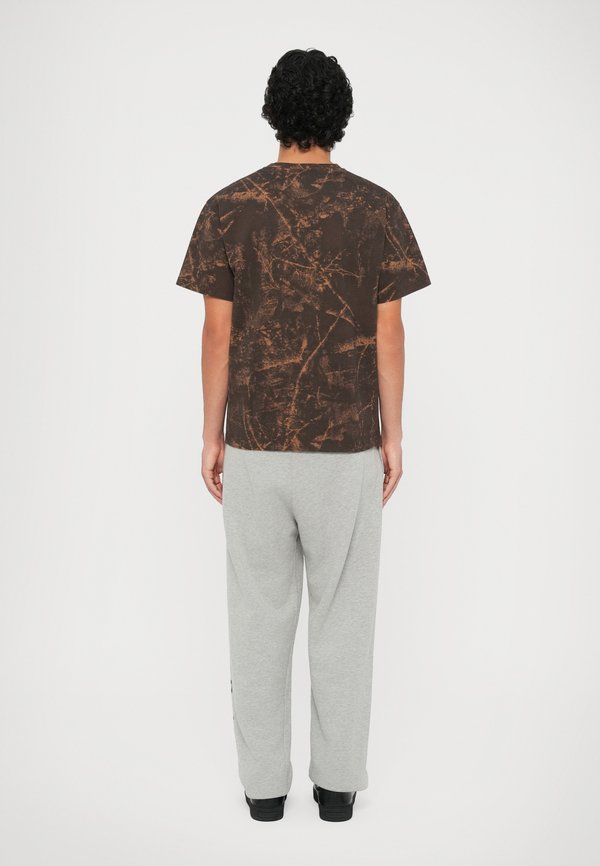No Problemo LOVE ALIENO CAMO TEE