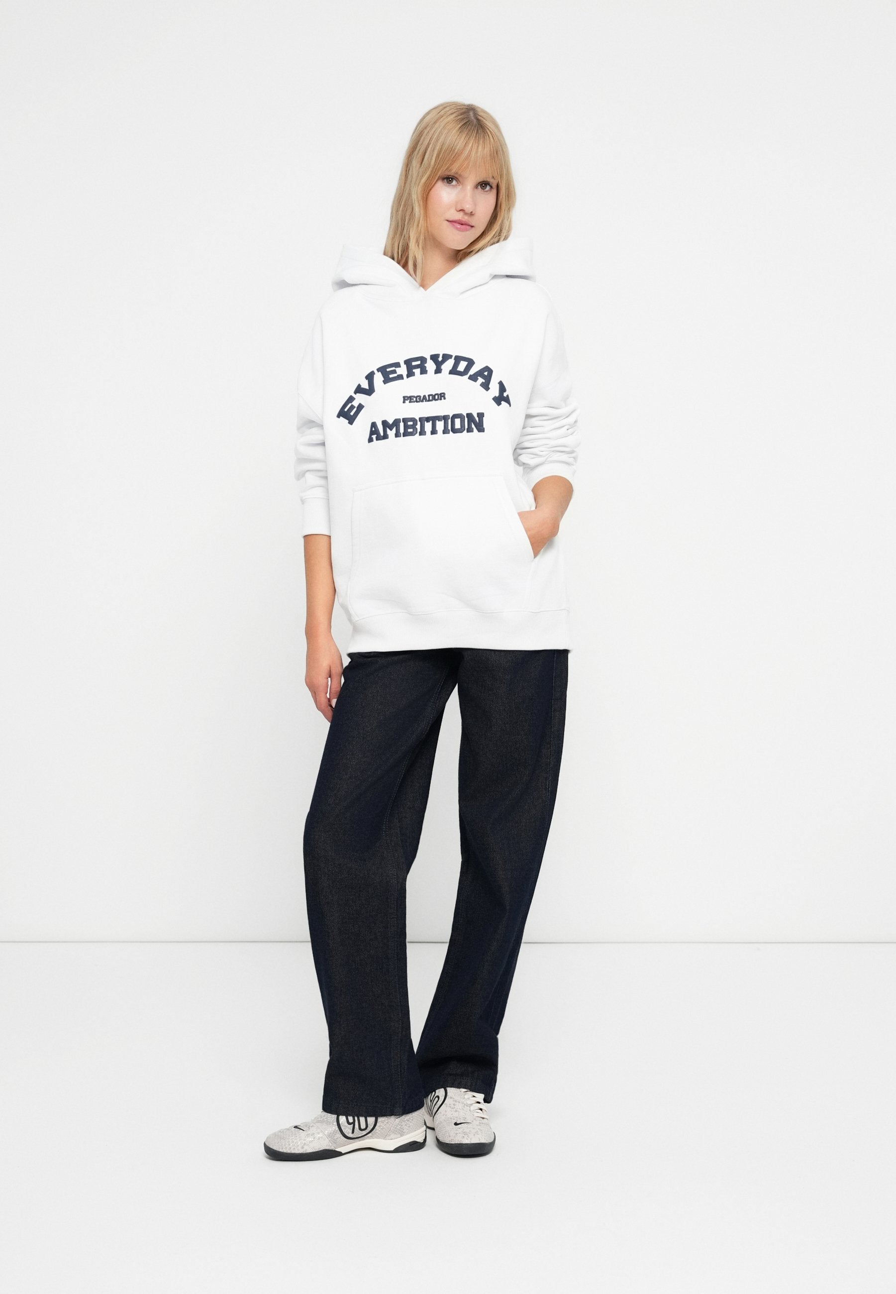 Pegador TULIA OVERSIZED HOODIE