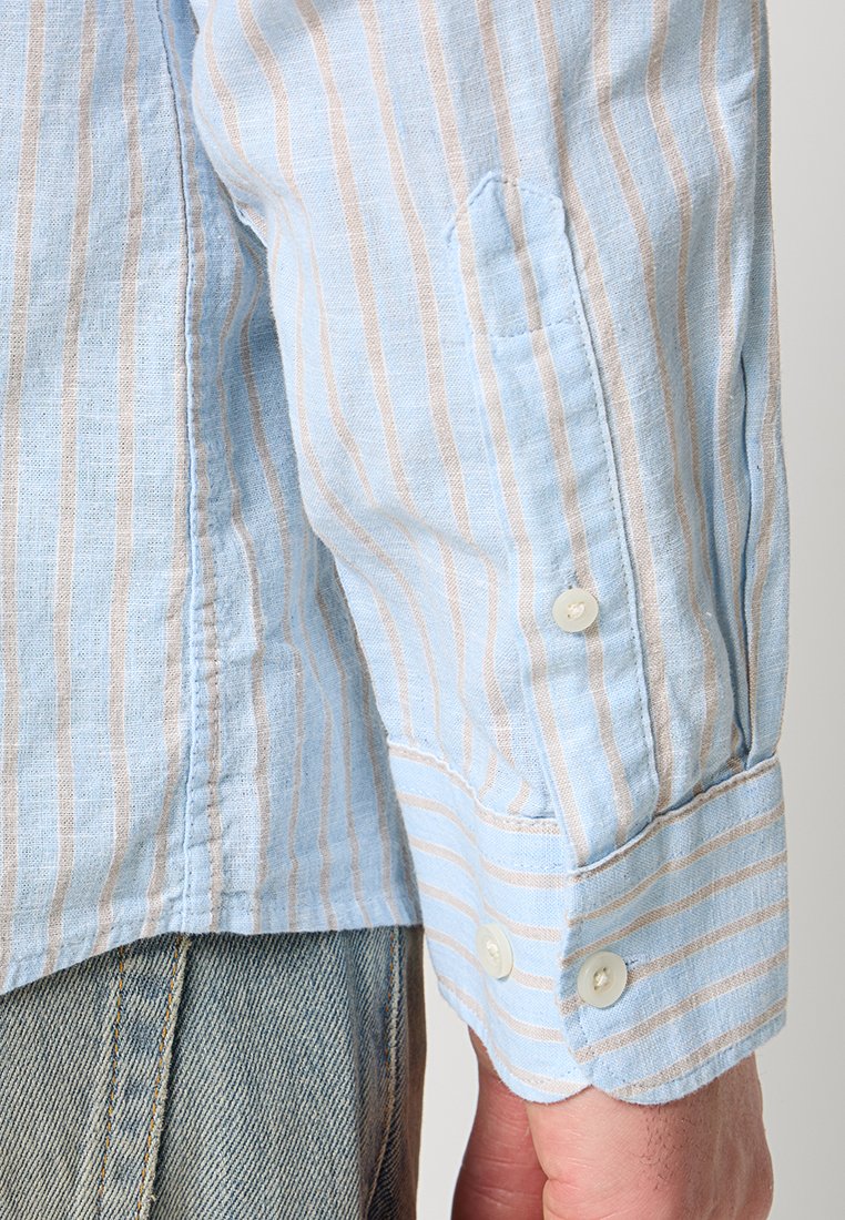 REGULAR FIT Media 4