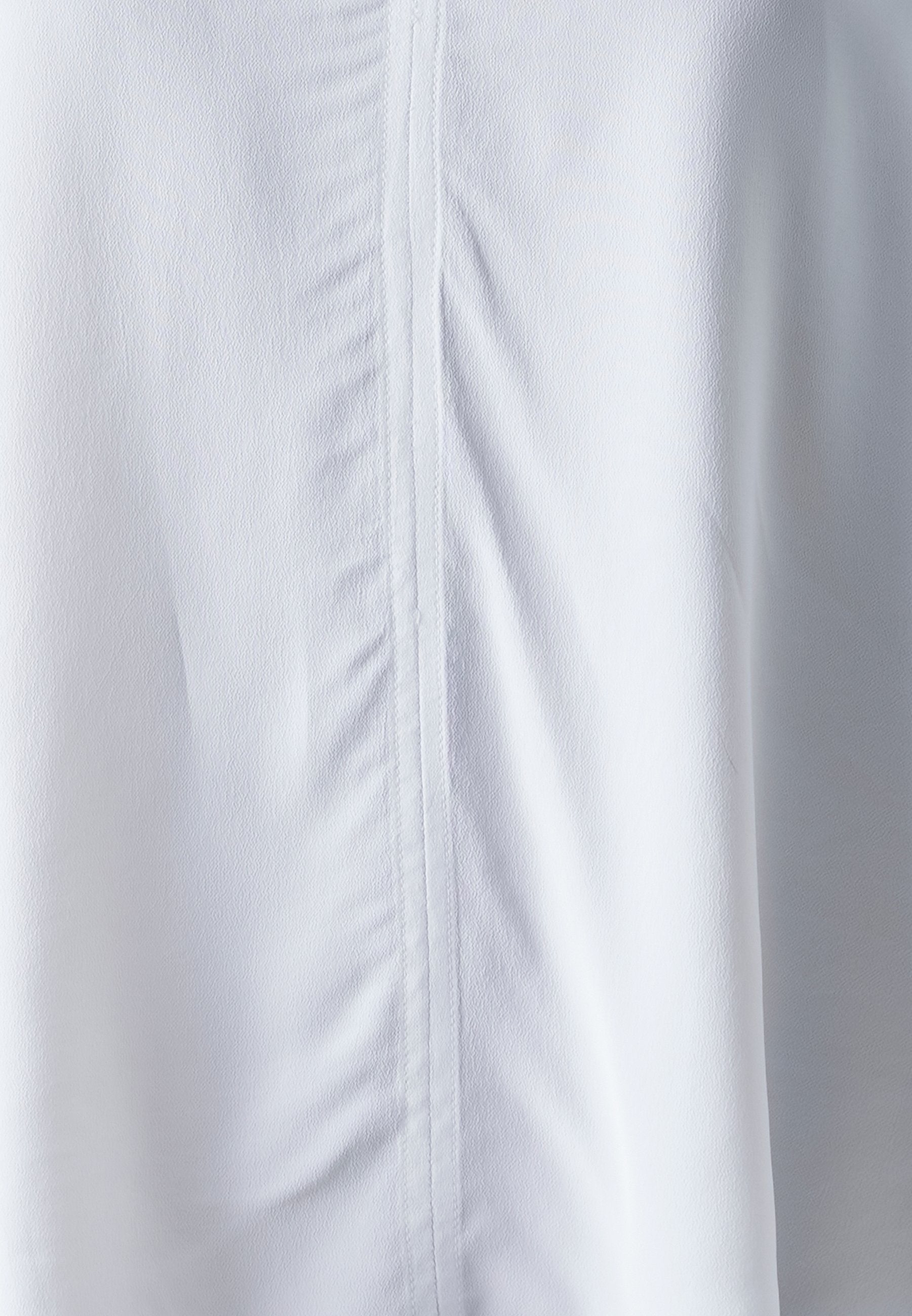 V NECK Media 5