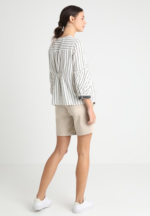 Queen Mum BLOUSE