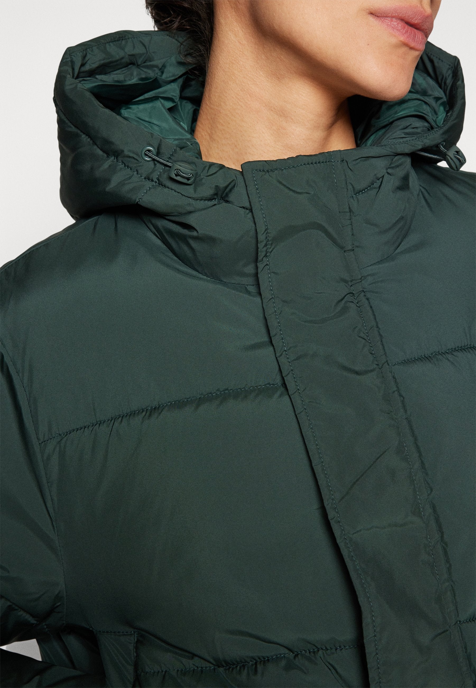 Fabletics ESSENTIAL CROPPED HOODED PUFFER