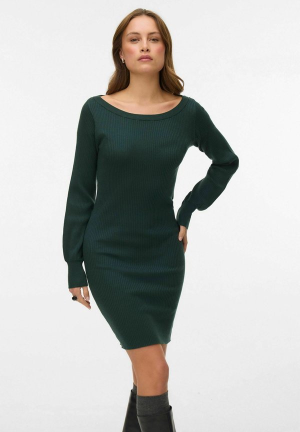 Vero Moda Knitted VMHOLLYKARIS Short - Shift dress - ponderosa pine