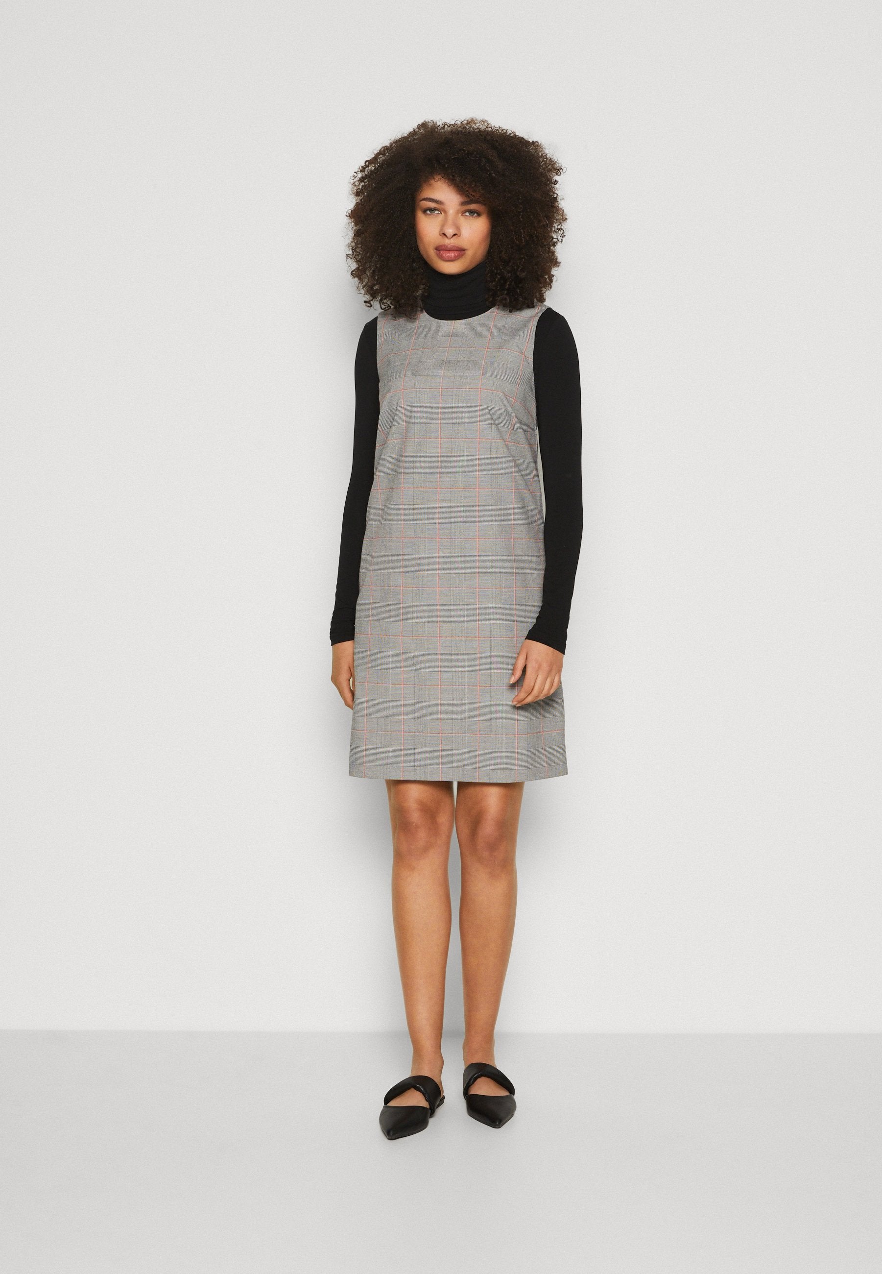 SHIFT DRESS Media 5