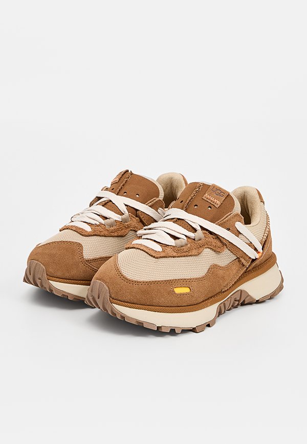 UGG RETROFI LOW