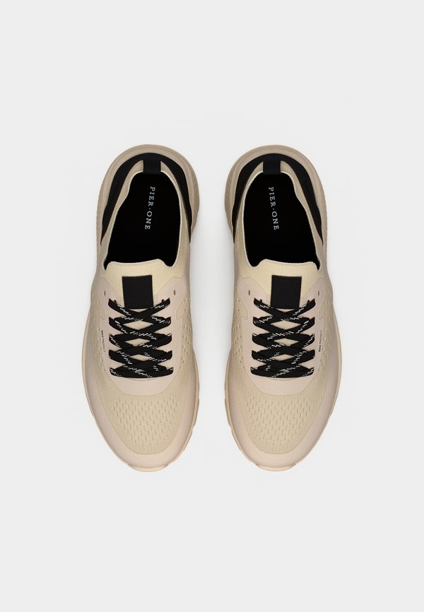 Pier One by Zalando