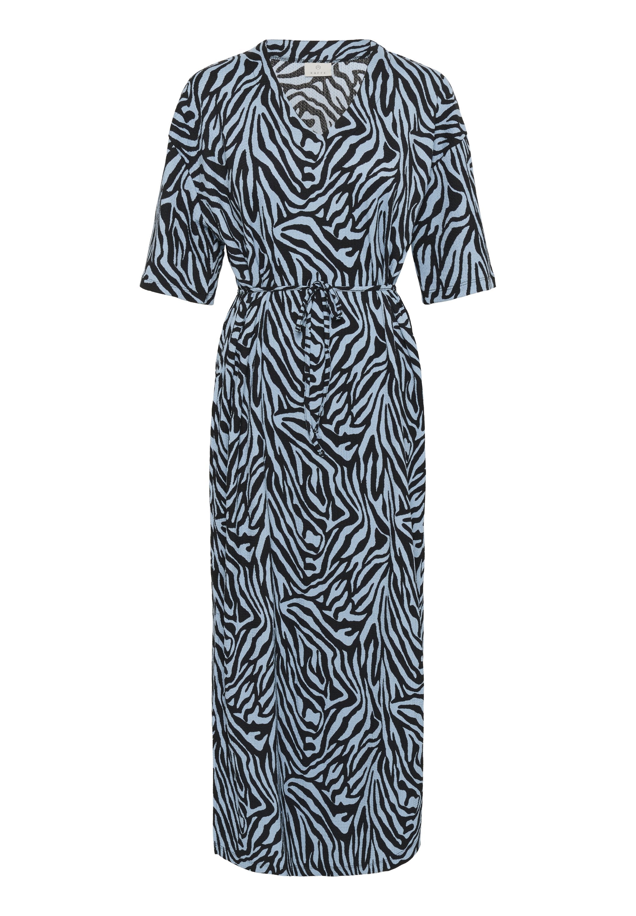 Langes, blaues und schwarzes Kleid im Zebramuster mit kurzen Ärmeln, einem V-Ausschnitt und einer taillierten Taille mit Kordelzug.