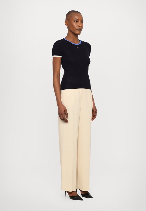 Claudie Pierlot MARTINETTE