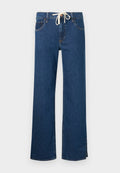 Blaue Jeans mit geradem Bein, Fronttaschen, Knopfverschluss und weißem Kordelzug am Bund.