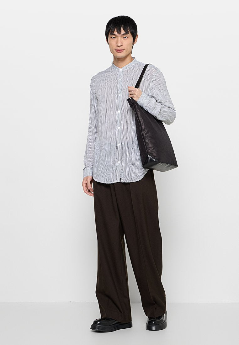 REGULAR FIT Media 2