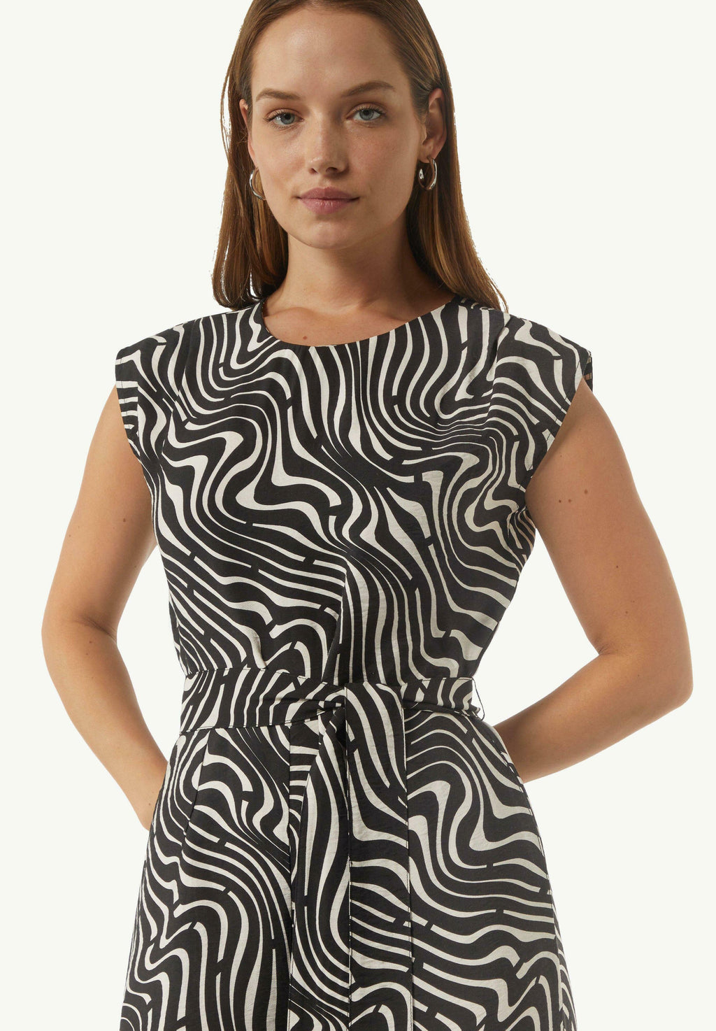 comma Jumpsuit Media 3