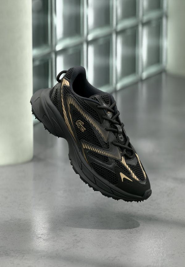Lacoste L003 NEO SHOT - Trainers - black/gold-coloured