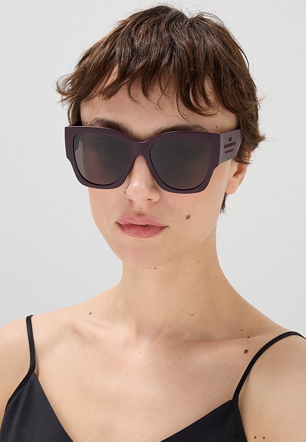 MARC JACOBS