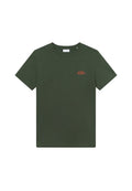 Dunkelgrünes Baumwoll-T-Shirt mit Rundhalsausschnitt und kurzen Ärmeln. Hat ein kleines rotes Logo auf der Brust und eine glatte Textur.