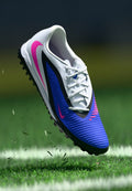 Nike Performance PHANTOM 6 LOW ACAD TF UNISEX - Turf football boots - racer blue/pink blast/white