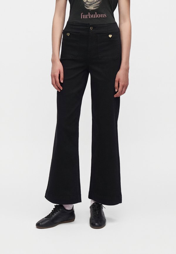 ONLY ONLMADELINE HEARTS POCKET - Wide Leg - black denim