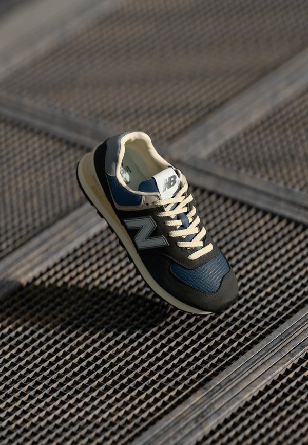 New Balance Trainers - black cement