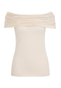 Cremfarbendes Off-Shoulder-Oberteil mit gerafftem Stoff am Ausschnitt, figurbetontem Schnitt, glatter Textur und kurzen Ärmeln. Stilvoll für die Freizeit.