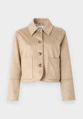 Beige, taillierte Jacke aus weichem, strukturiertem Stoff mit Kragen, vier Knopf-Verschlüssen vorne und zwei vorderen Taschen.