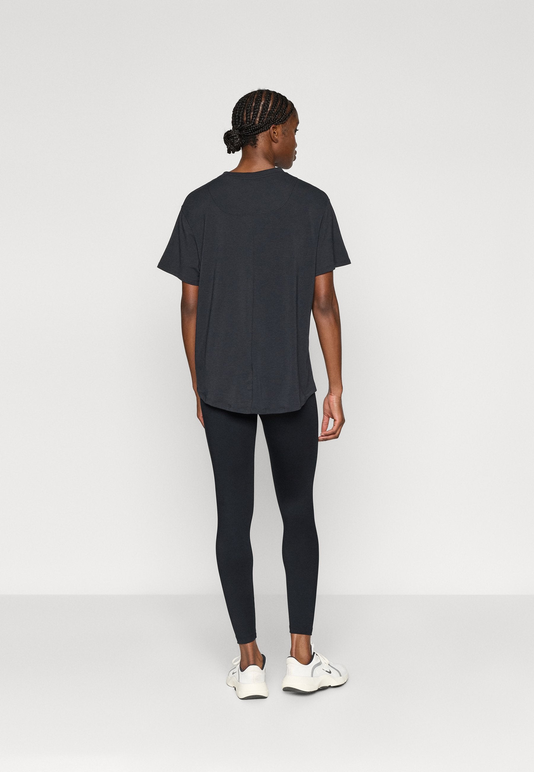Nike Performance ONE