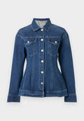 Dunkelblaue Jeansjacke mit silbernen Knöpfen, langen Ärmeln, zwei Brusttaschen und tailliertem Schnitt, vor einfarbigem Hintergrund präsentiert.