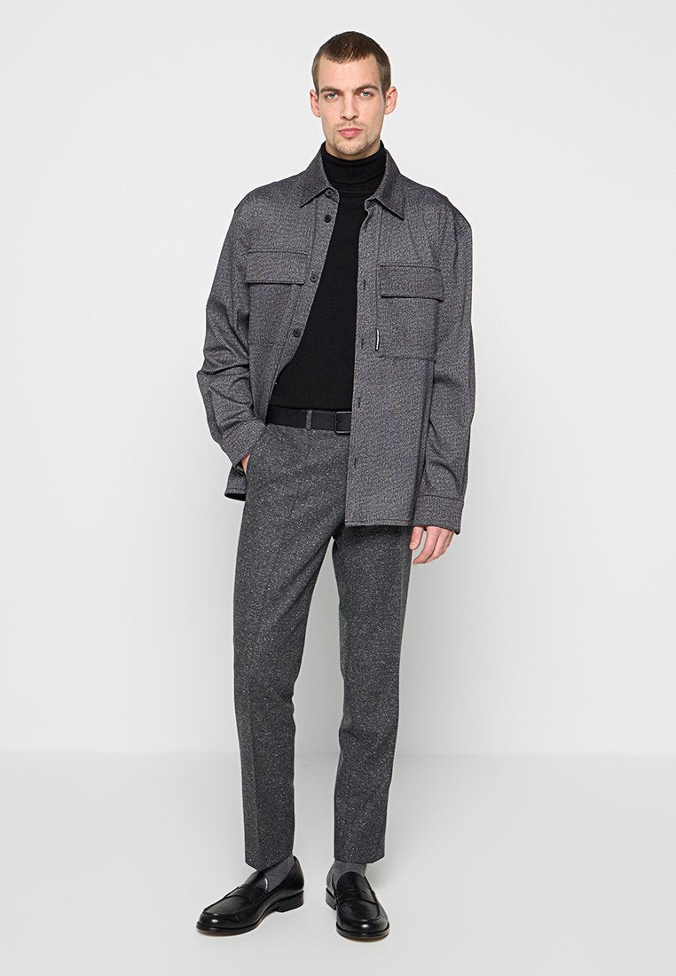REGULAR FIT  Media 2
