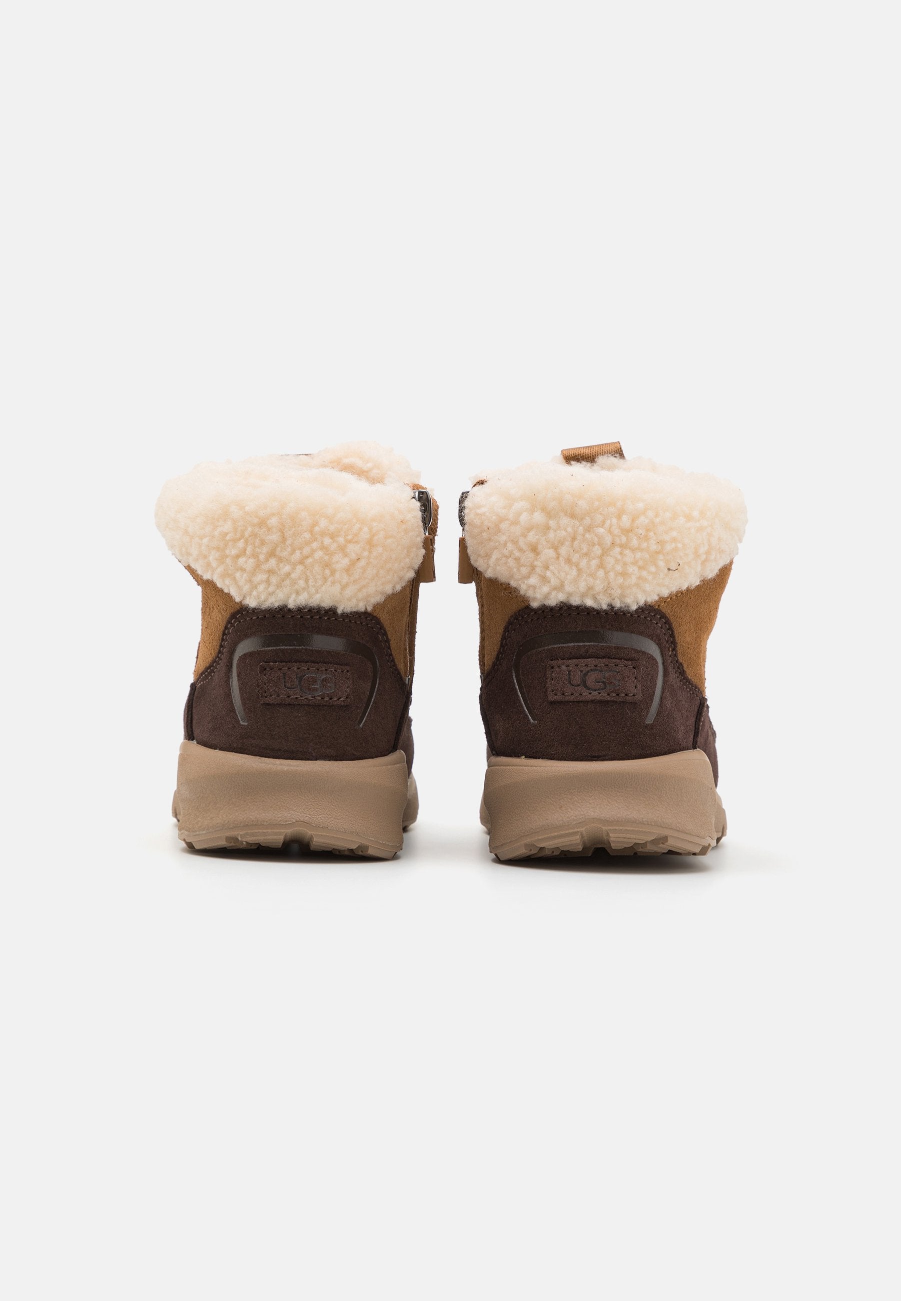 UGG TERRETRAIL COZY LACE UNISEX