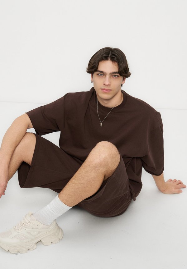 YOURTURN by Zalando OVERSIZED FIT & SHORTS SET