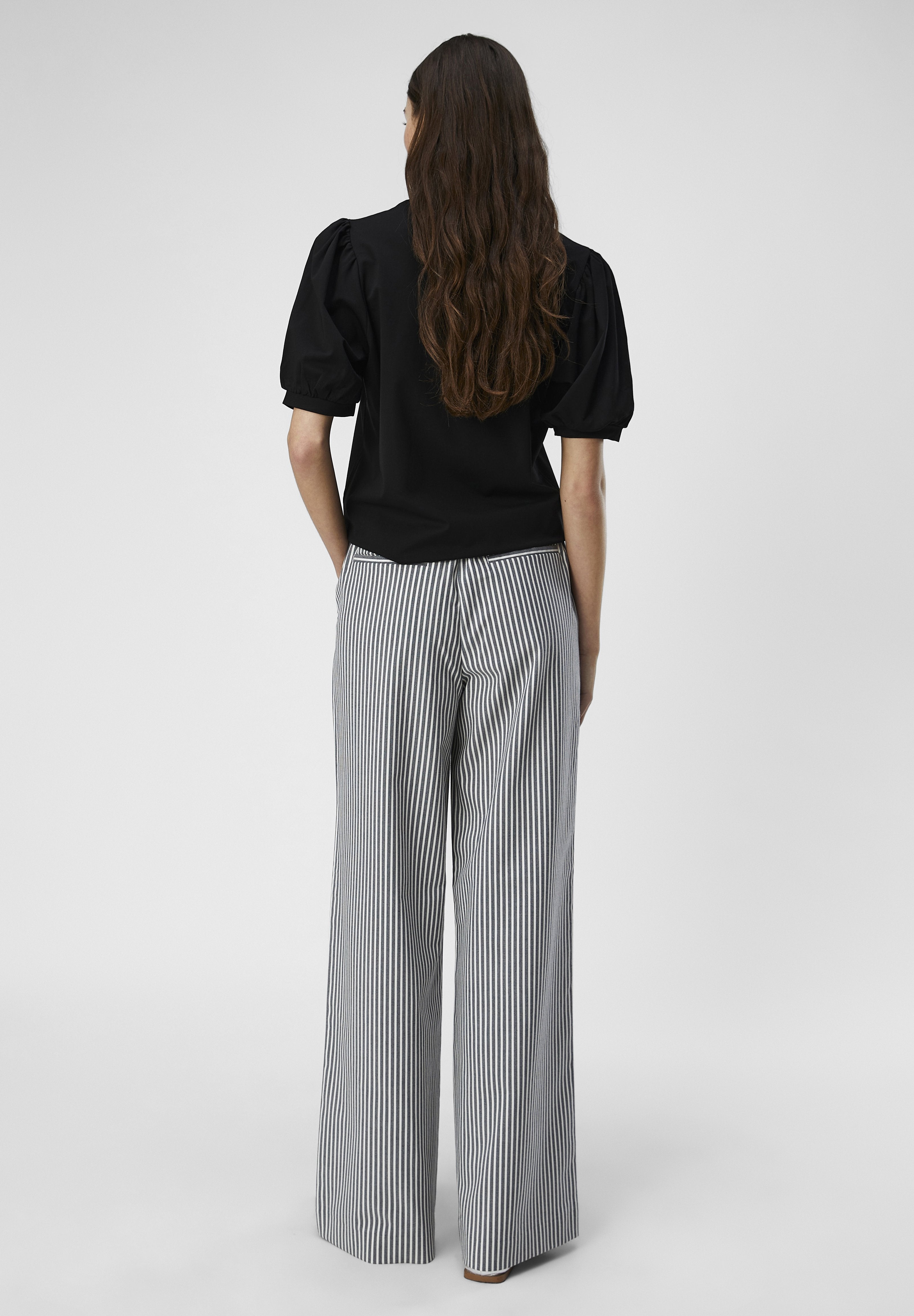 Object V-neck