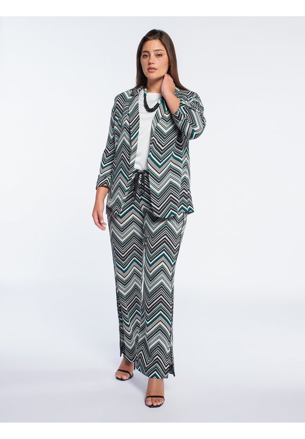 Fiorella Rubino  MIT CHEVRON-PRINT
