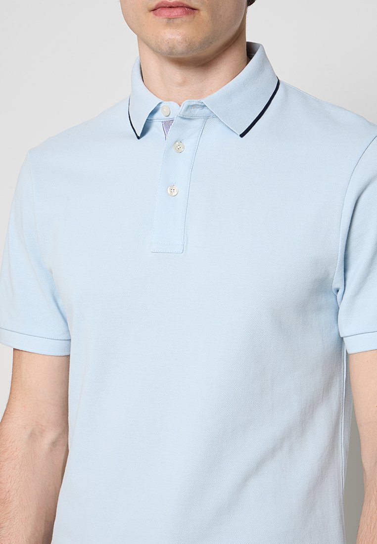 Hackett London