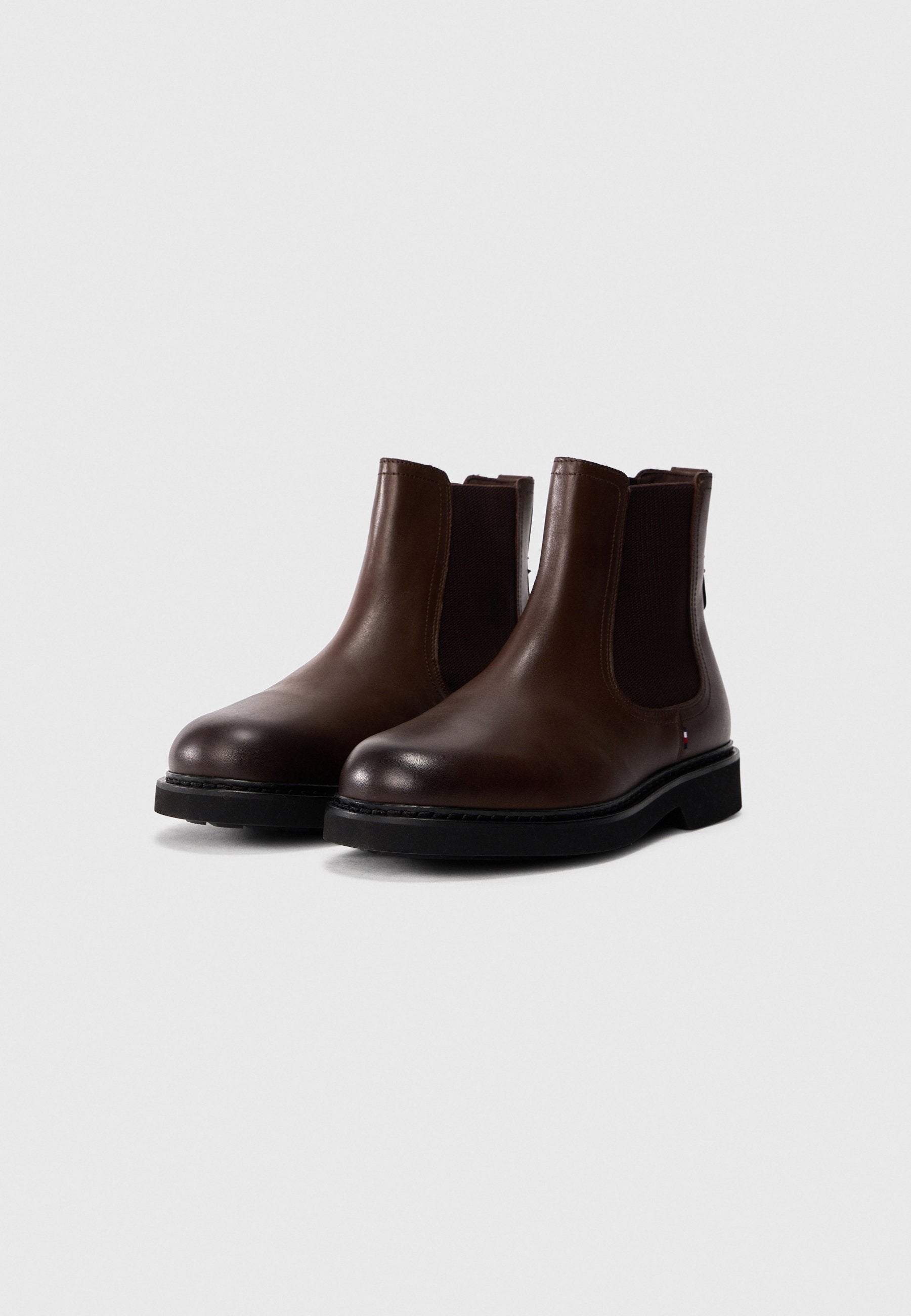 LIGHTWEIGHT LEATHER CHELSEA BOOTS Media 2