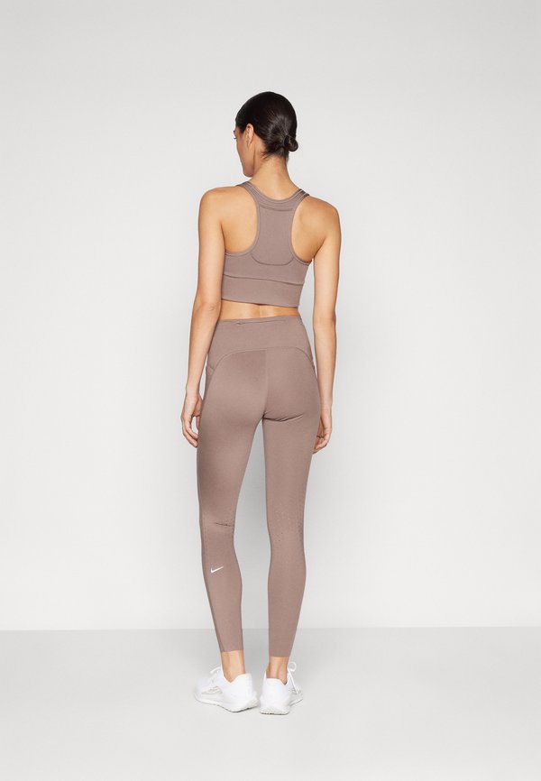 Nike Performance SWIFT