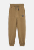 Braune Baumwoll-Jogginghose mit Kordelzugbund, Seitentaschen und gerippten Bündchen. Verziert mit einem kleinen blauen Timberland-Logo am Oberschenkel.