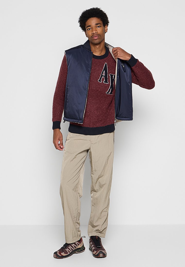 Armani Exchange Weste Media 2