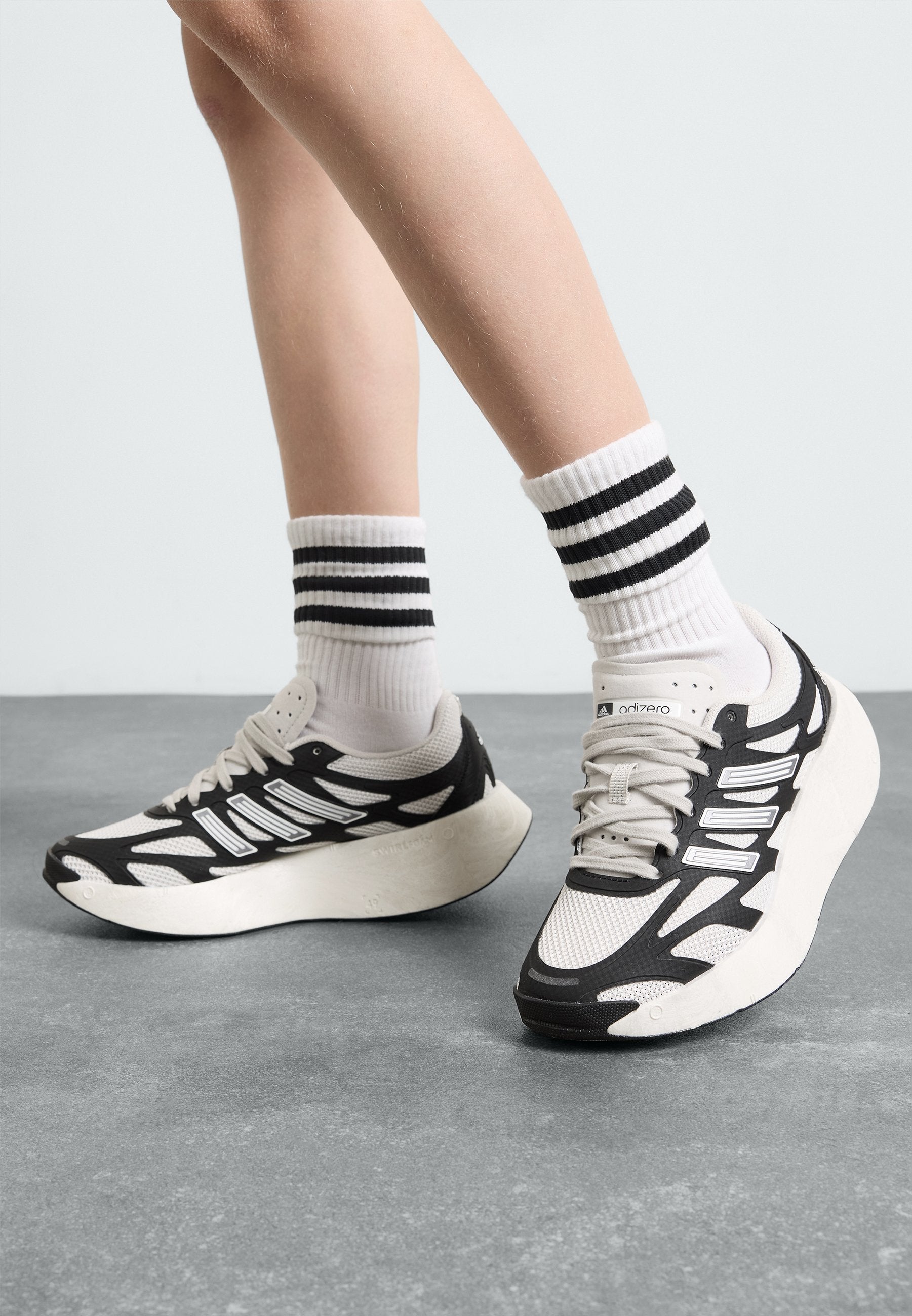 ADIZERO ARUKU UNISEX Media 2