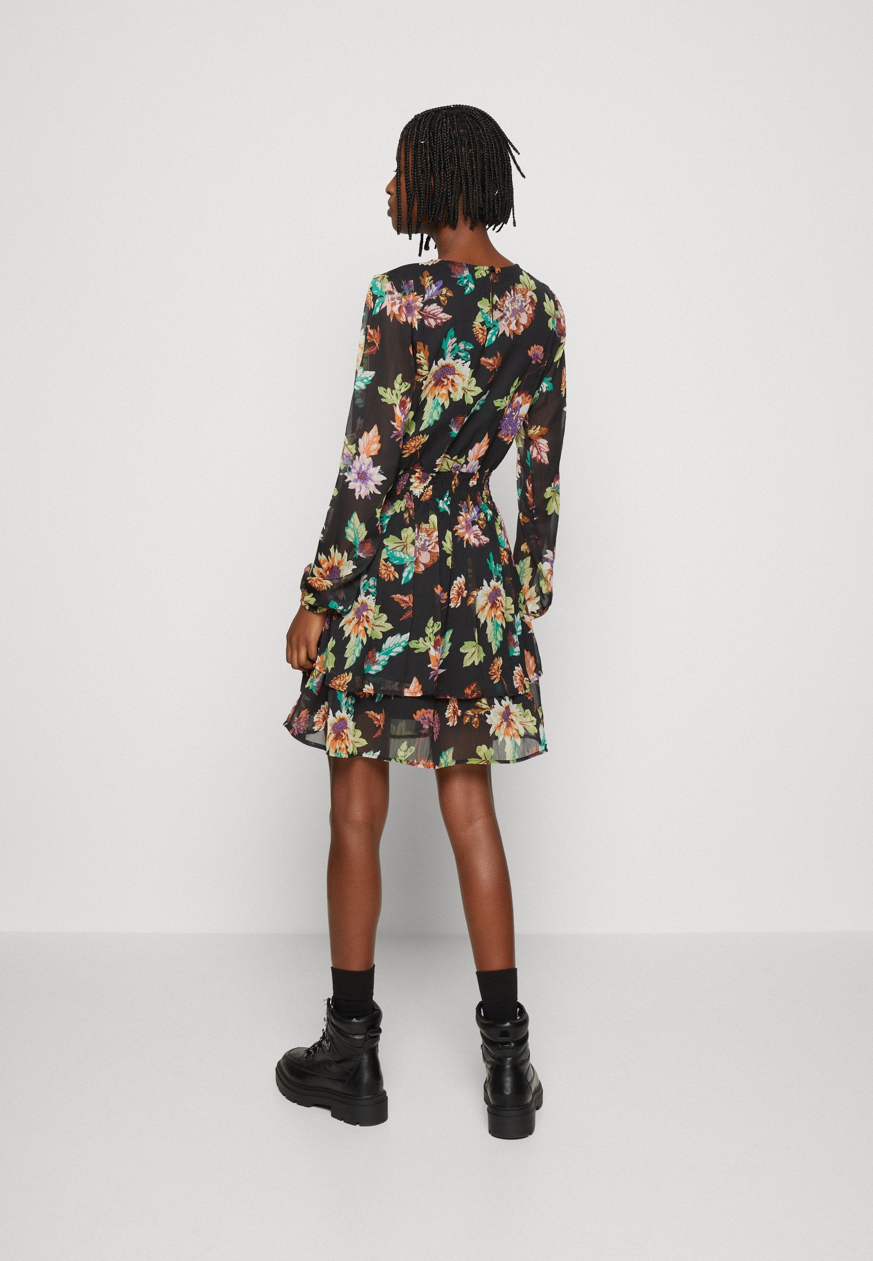 ONLJAMILA MINI DRESS Media 4