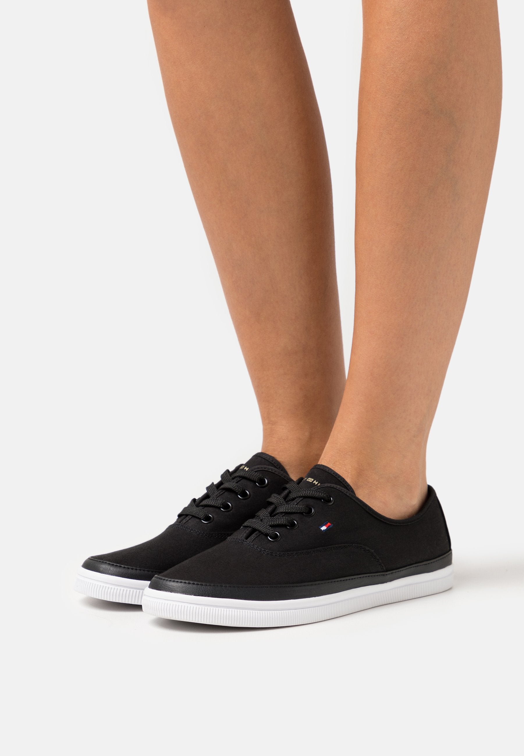 ESSENTIAL KESHA LACE Media 6