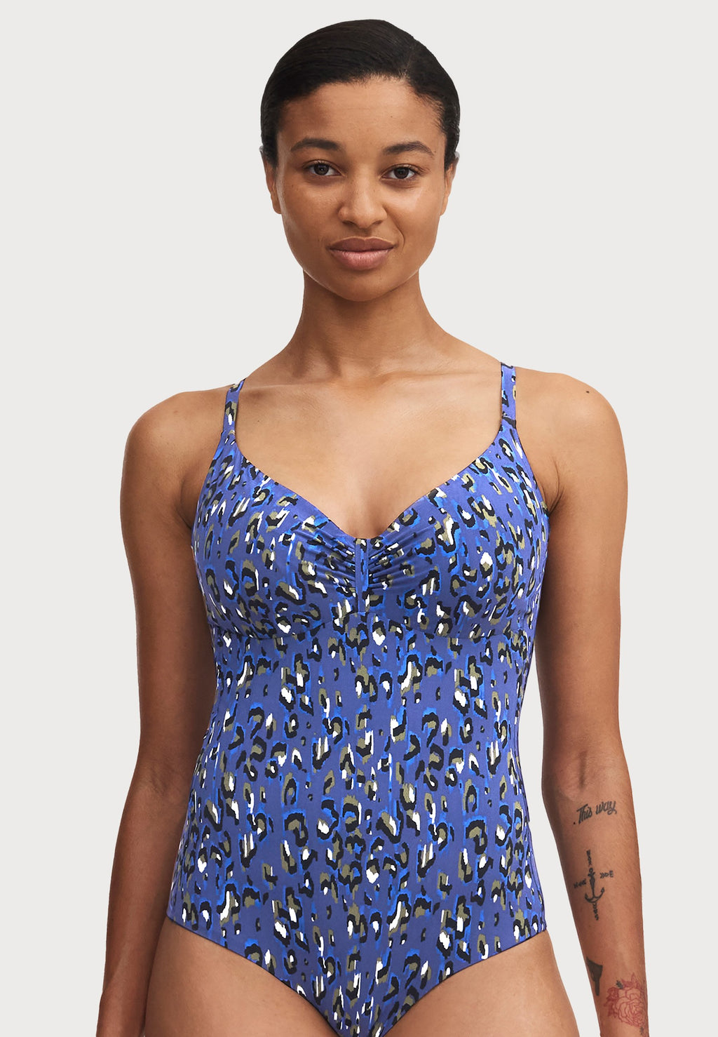 COVERING UNDERWIRED SWIMSUIT Media 3