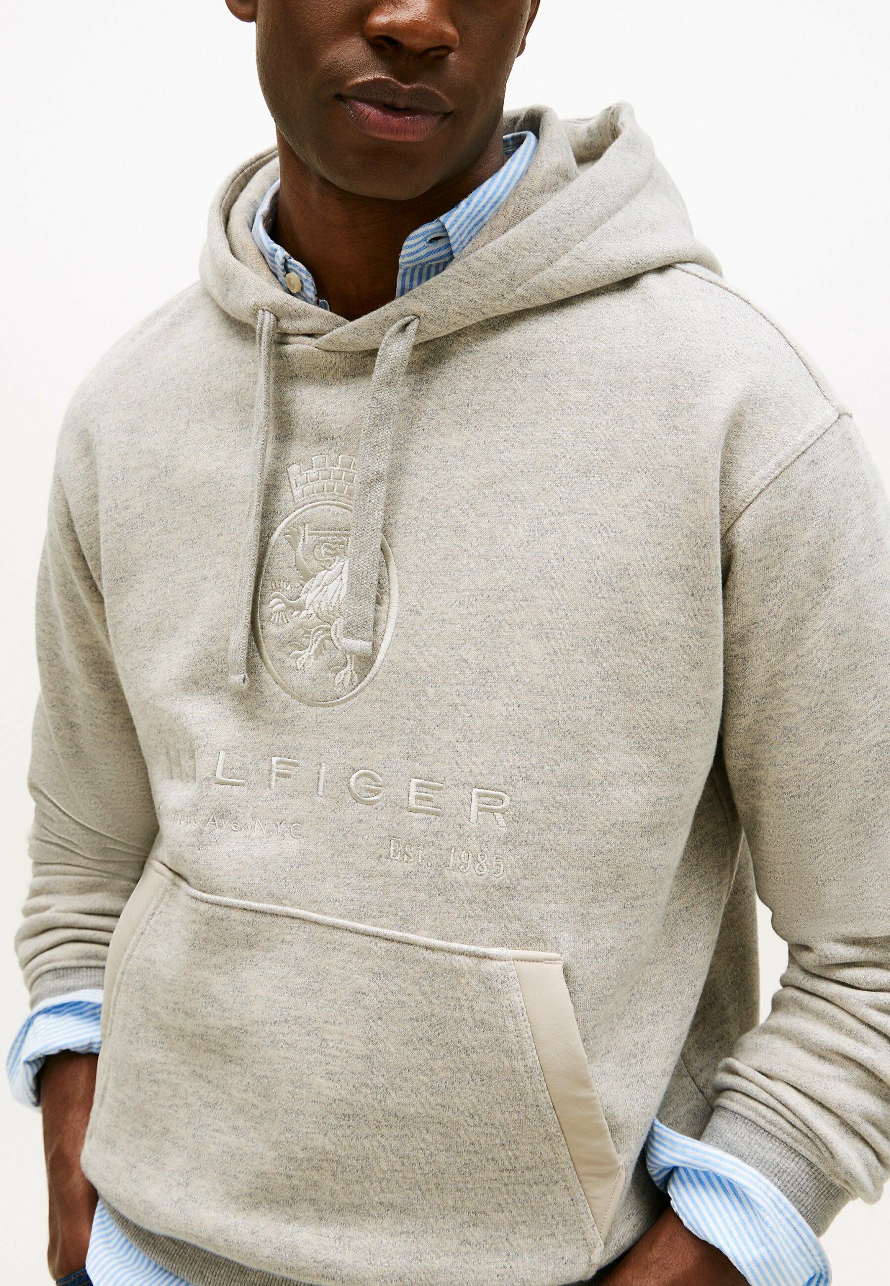 VARSITY CREST HOODY Media 5