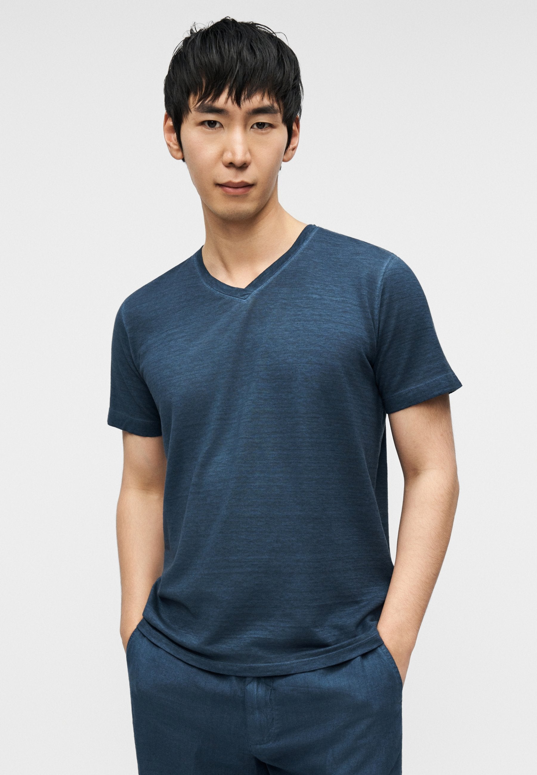 120% Lino V NECK