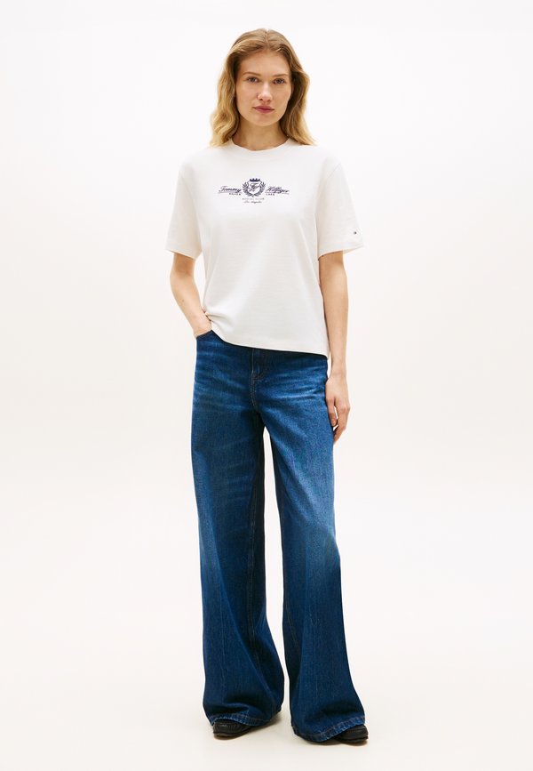 Tommy Hilfiger VARSITY CREST MDRN C-NK SS TEE - VARSITY CREST