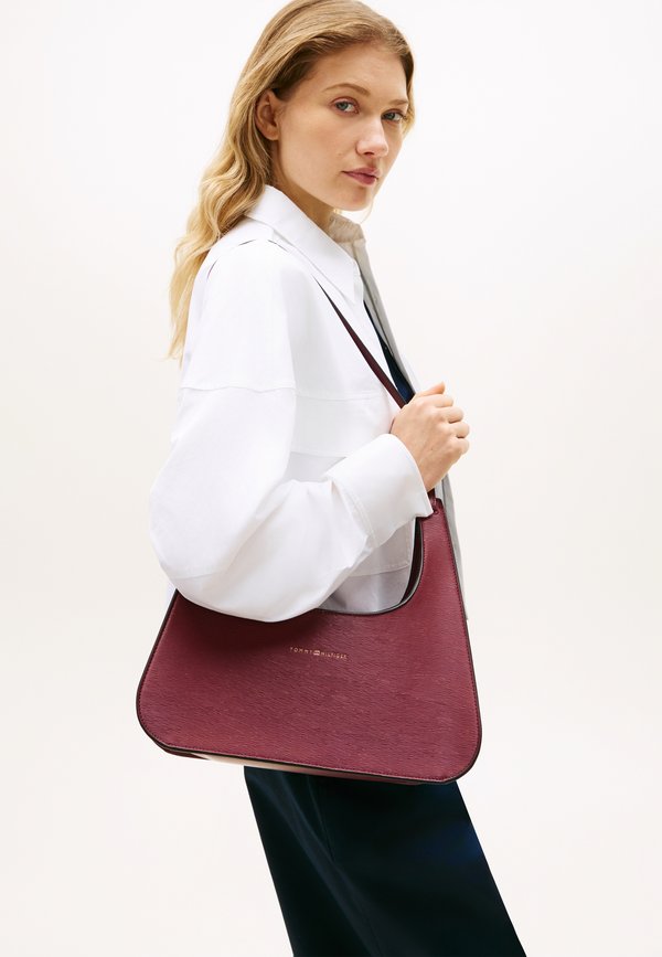 Tommy Hilfiger TH MODERN SHOULDER BAG - Handbag - velvet maroon