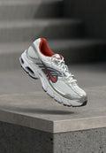 Nike Sportswear AIR MAX MOTO 2K - Trainers - photon dust/dune red/wolf grey/summit white/smoke grey/dark smoke grey