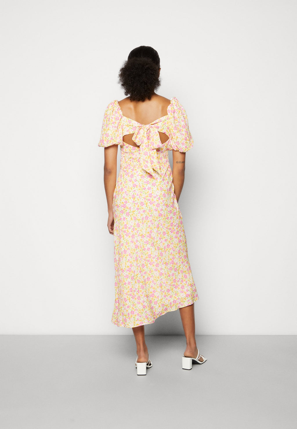 Forever New MAHALIA SHIRRED MIDI DRESS